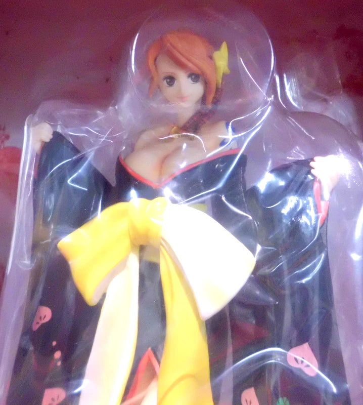 Banpresto - Ichiban Kuji One Piece Blooming! Lustrous Straw Hat Picture Scroll A-Prize Blooming! Nami Figure