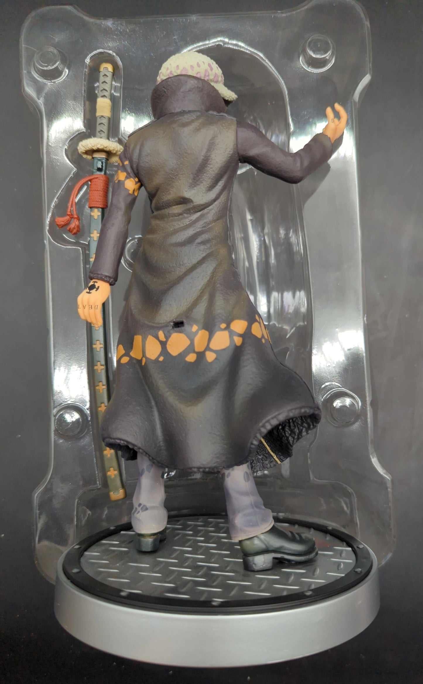 Banpresto 7-Eleven One Piece - Trafalgar Law (sepia color / Original base stand)