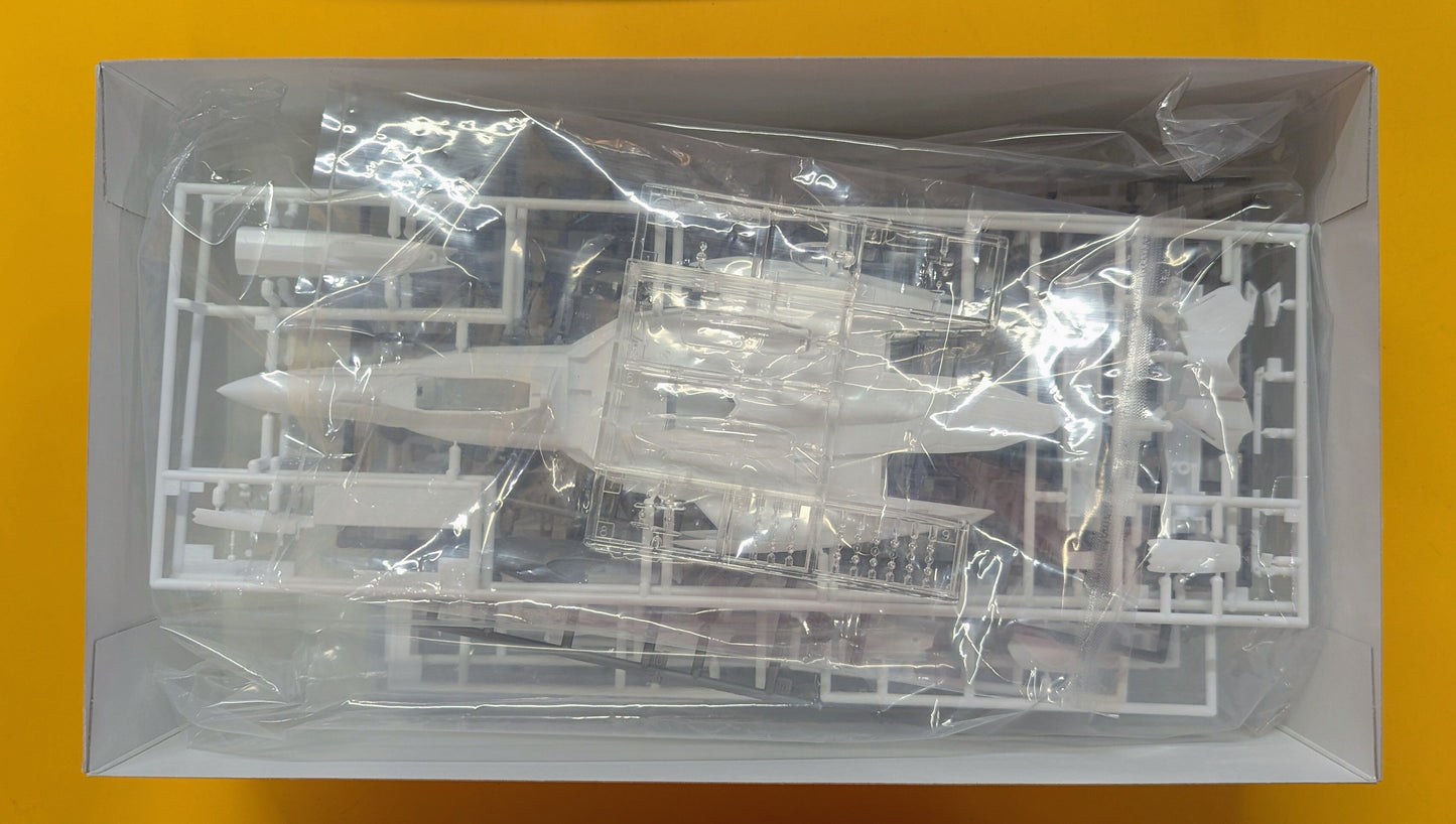 ハセガワ 1/72スケール VF-25F/S メサイア(ファイター) 24