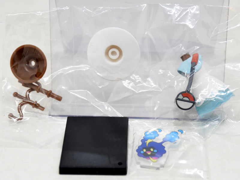 Pokemon Miniature Torso Pokemon Lillie (Lilie) and Cosmog 2