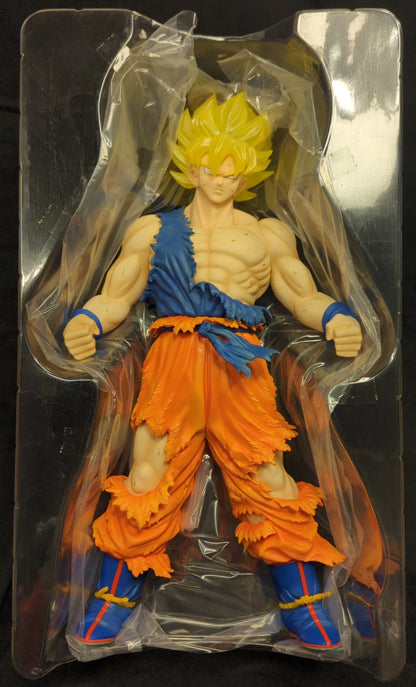 X-Plus Gigantic Series Super-Saiyan Son Goku Damage Ver. Versione Capelli Trasparenti