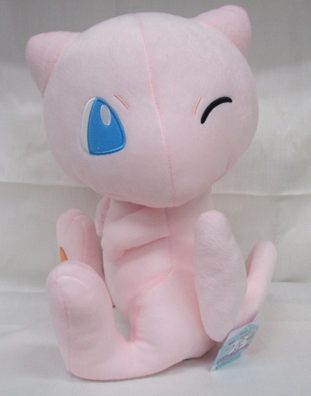 Gli Spiriti Bandai provano a guardare la coda! Enorme peluche di Mew, Pokemon Mew