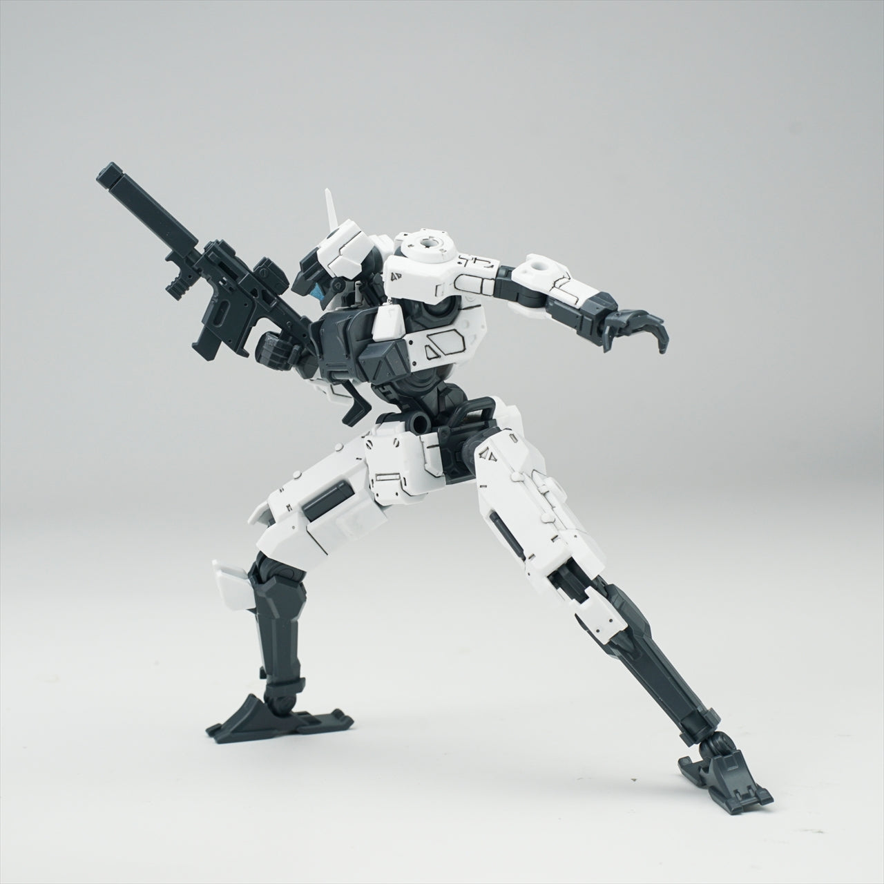 3 min project series FENRIR 1/18 scale Model Kit (white)