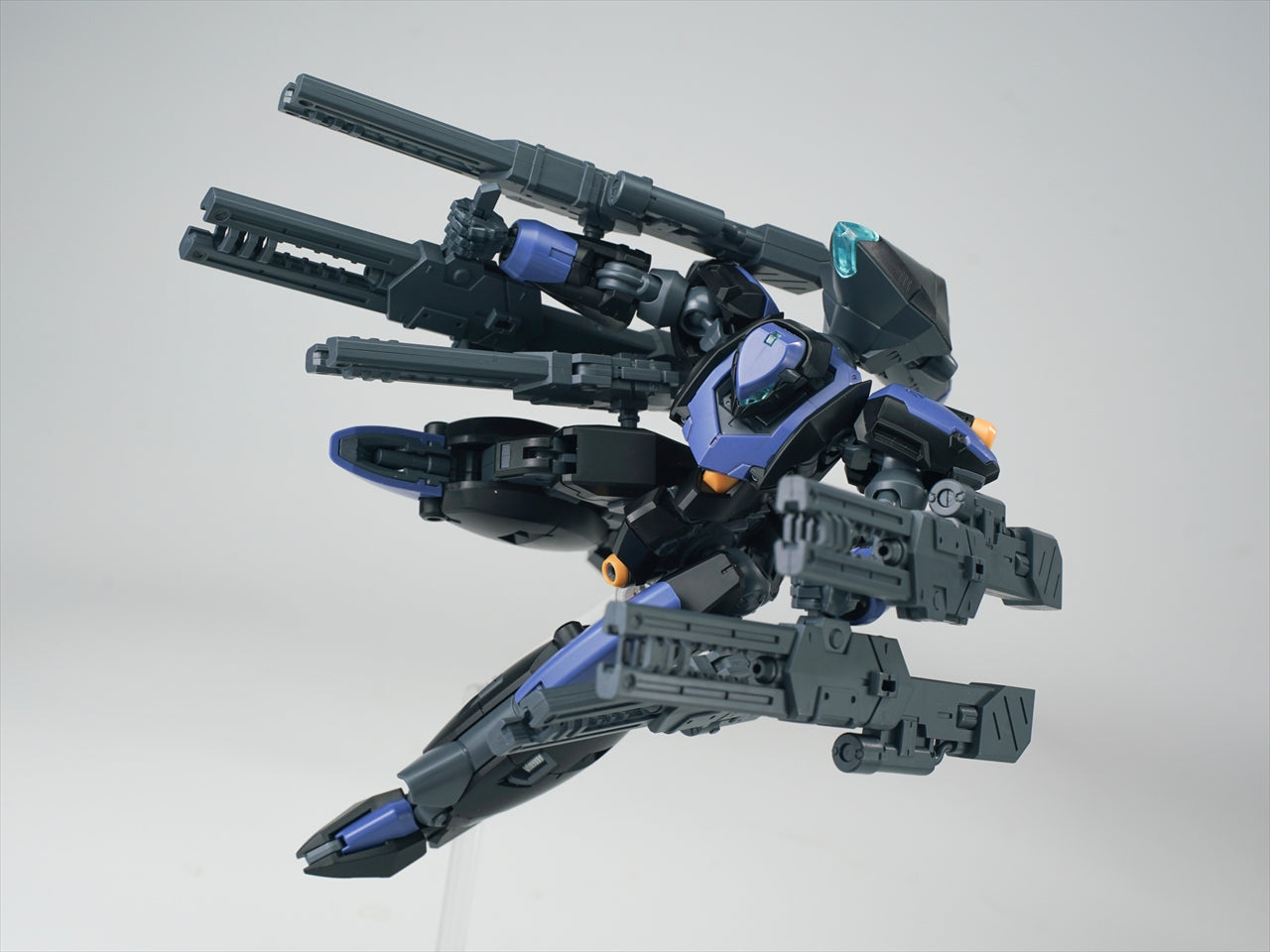 ULTRA ACTION TROOPER series Franz-α 1/144 scale Model Kit (black x blue)