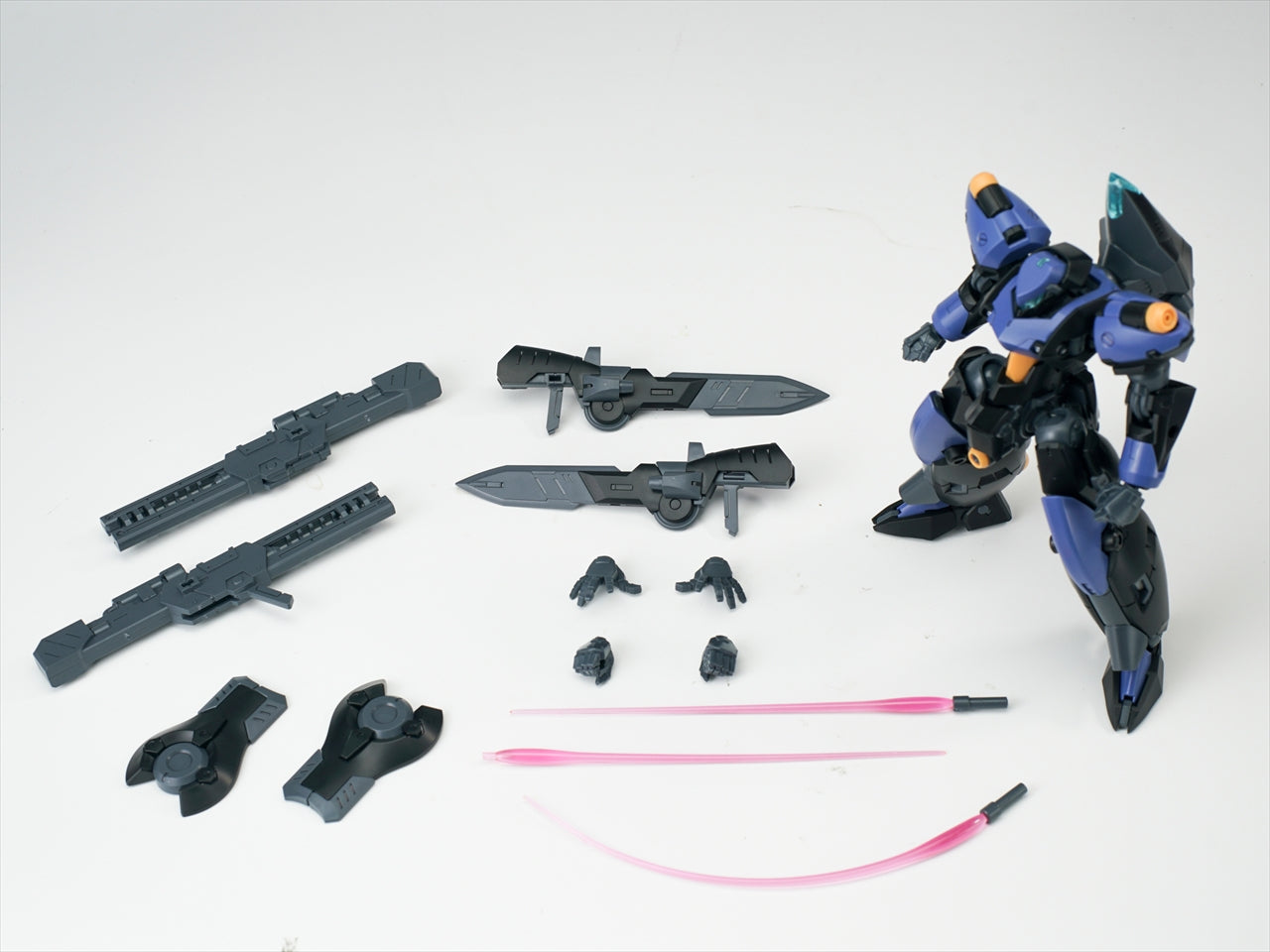 ULTRA ACTION TROOPER series Franz-α 1/144 scale Model Kit (black x blue)