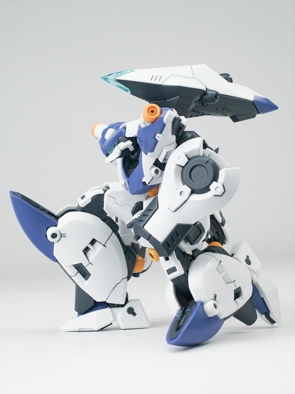 ULTRA ACTION TROOPER series Franz-α 1/144 scale Model Kit (white x blue)