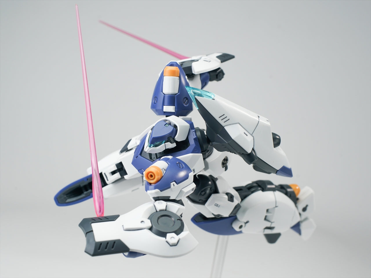 ULTRA ACTION TROOPER series Franz-α 1/144 scale Model Kit (white x blue)