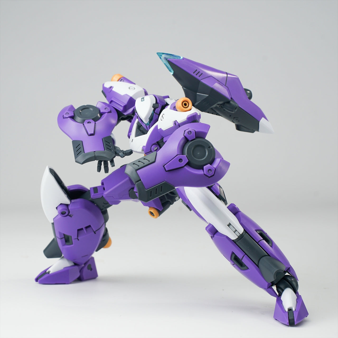 ULTRA ACTION TROOPER series Franz-α 1/144 scale Model Kit (purple x white)