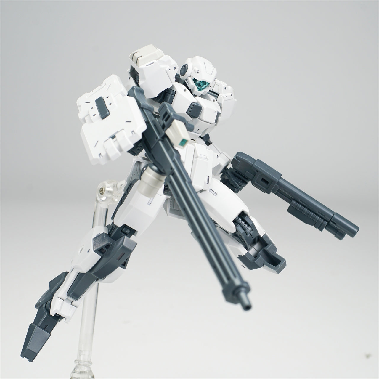 MAINLAND ULTRA ACTION TROOPER series V-gilante 1/144 scale Model Kit (white)