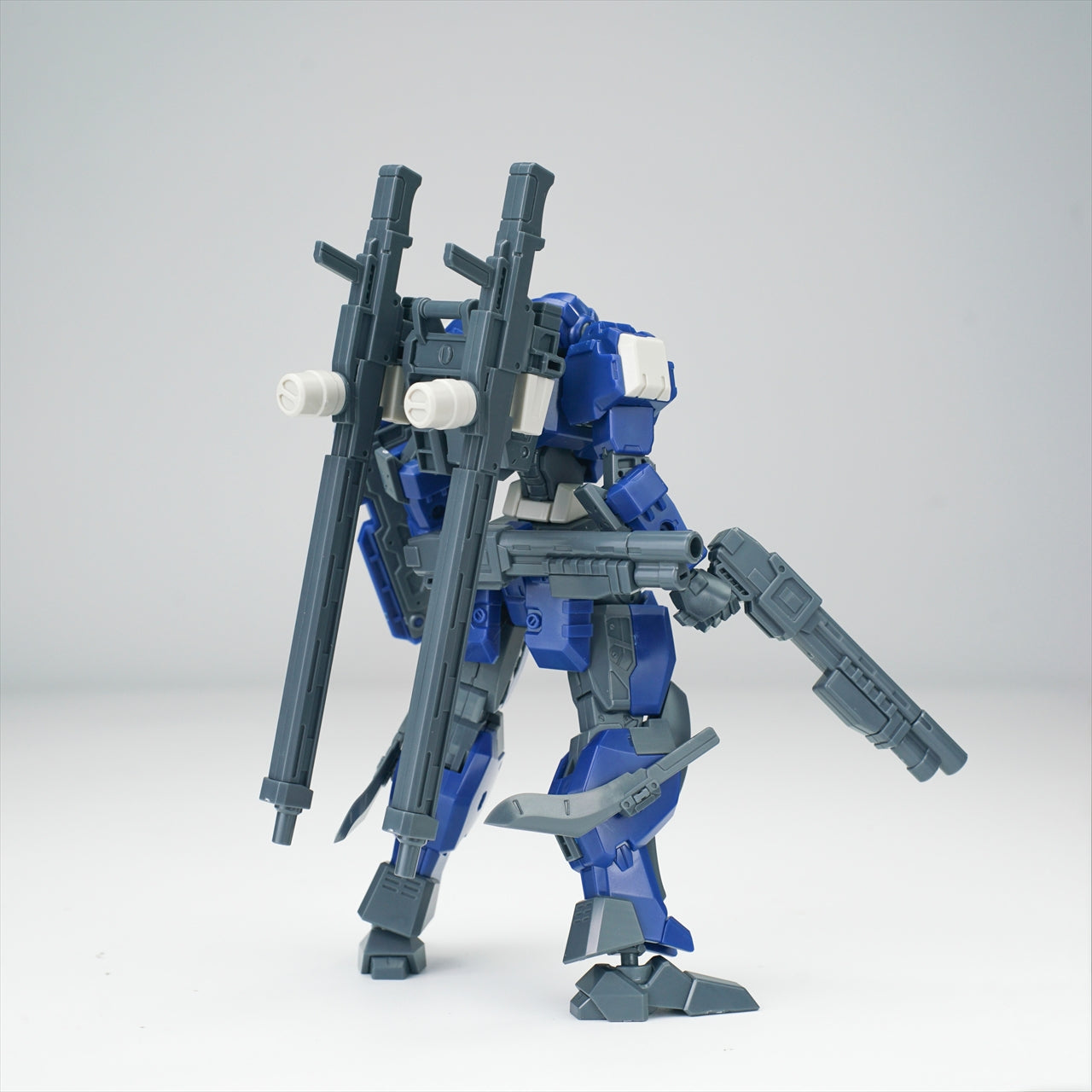 MAINLAND ULTRA ACTION TROOPER series V-gilante 1/144 scale Model Kit (blue)