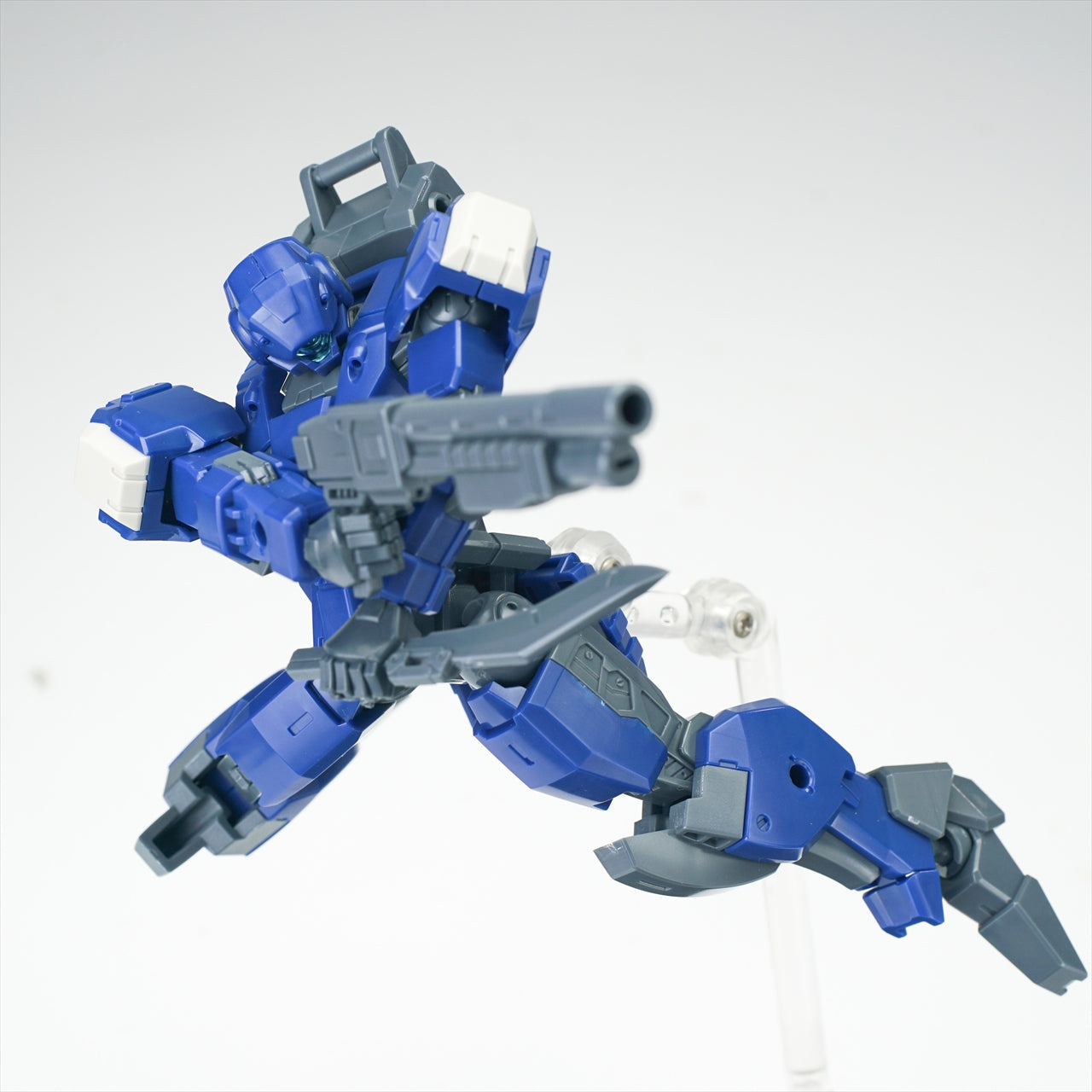 MAINLAND ULTRA ACTION TROOPER series V-gilante 1/144 scale Model Kit (blue)