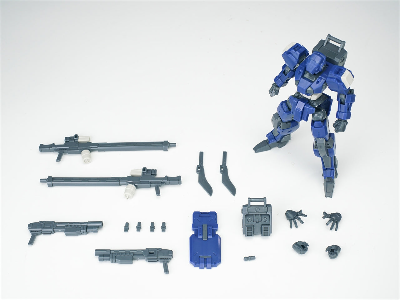 MAINLAND ULTRA ACTION TROOPER series V-gilante 1/144 scale Model Kit (blue)