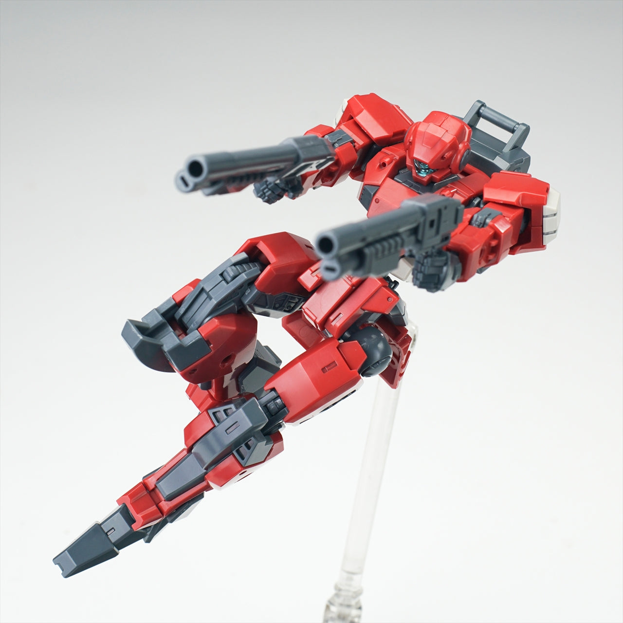MAINLAND ULTRA ACTION TROOPER series V-gilante 1/144 scale Model Kit (red)