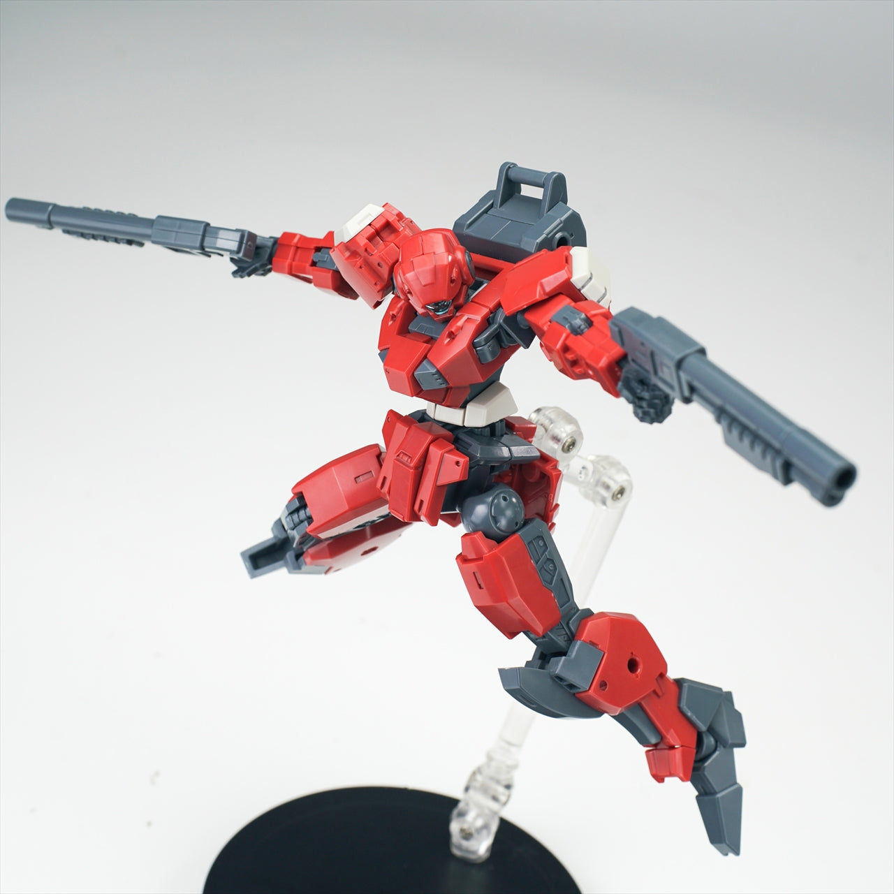 MAINLAND ULTRA ACTION TROOPER series V-gilante 1/144 scale Model Kit (red)