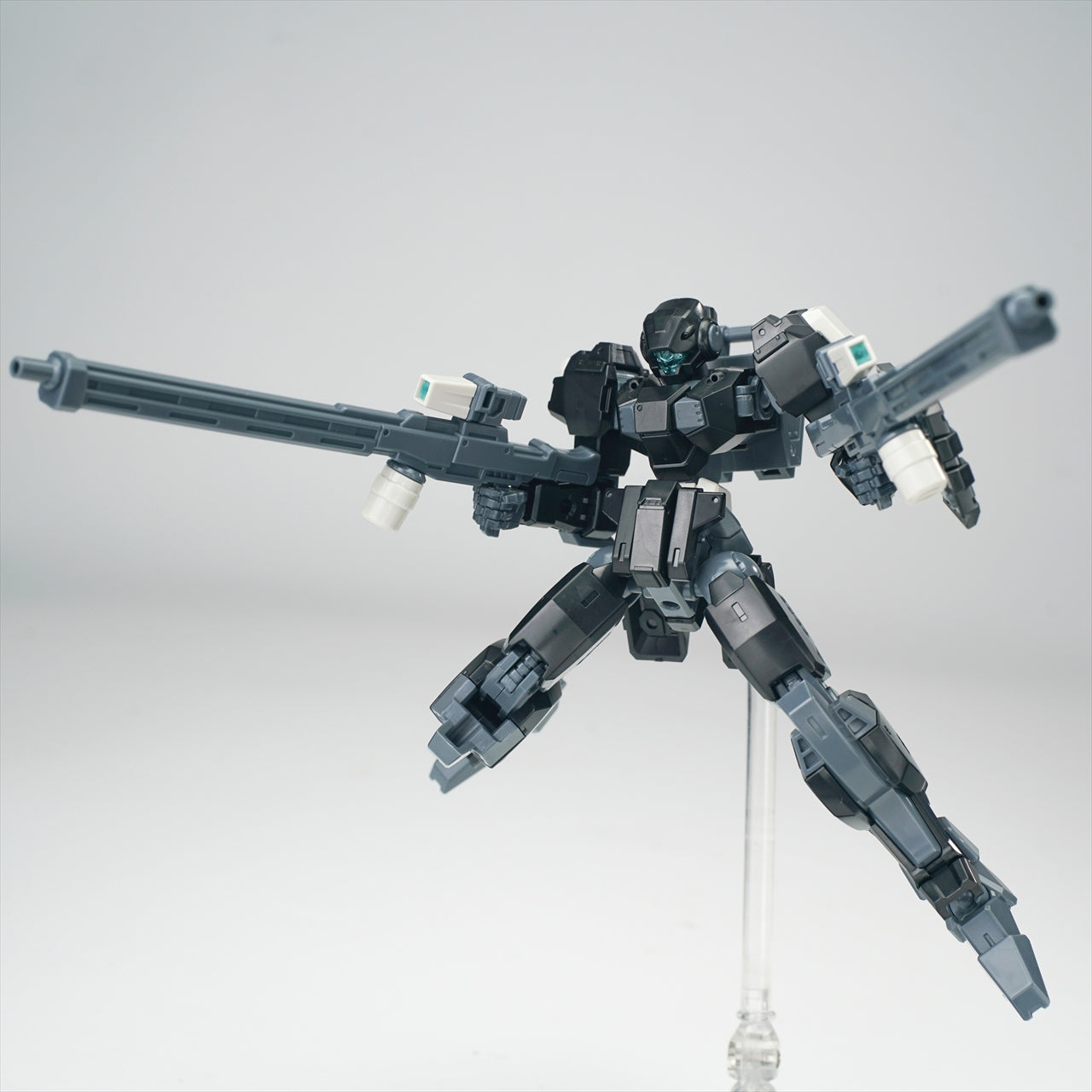MAINLAND ULTRA ACTION TROOPER series V-gilante 1/144 scale Model Kit (black)
