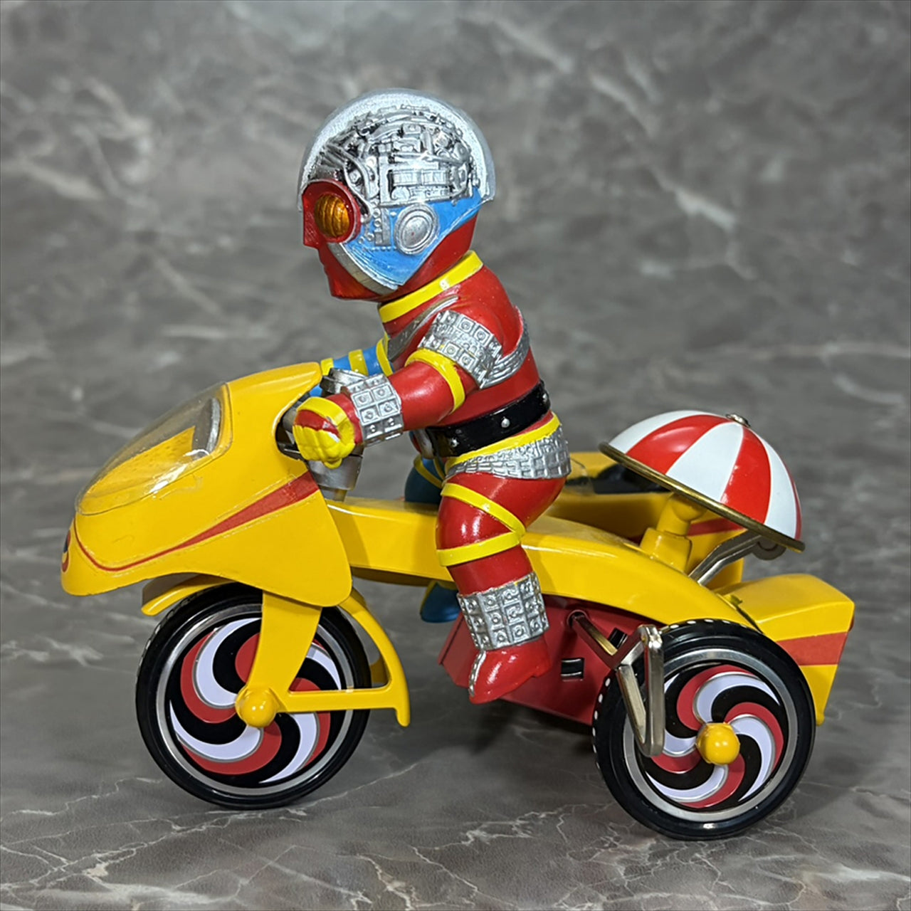 EX triciclo Android Kikaider tipo B