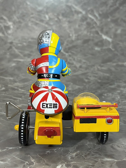 EX triciclo Android Kikaider tipo B