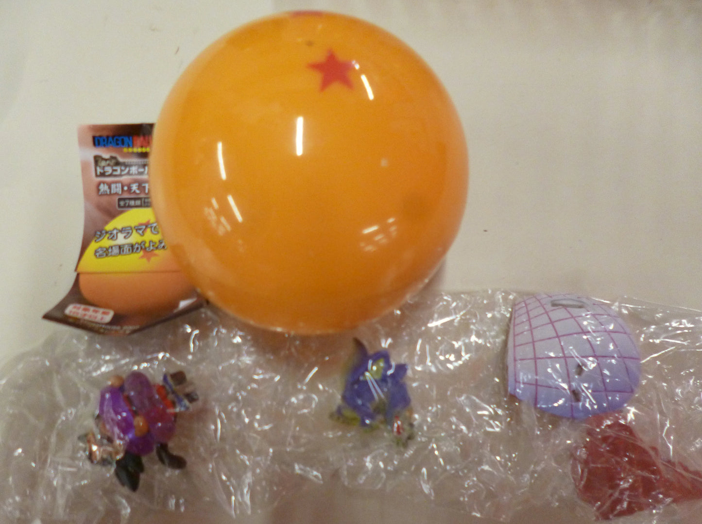Megahouse DB Capsule Neo 17/Fierce Battle: Tenkaichi Budokai Edition Dragon Ball Goku in a pinch with Gurgur Gum Color