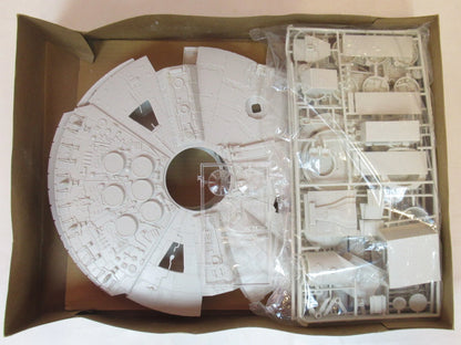 MPC SCALE MODEL KIT MILLENNIUM FALCON 8917