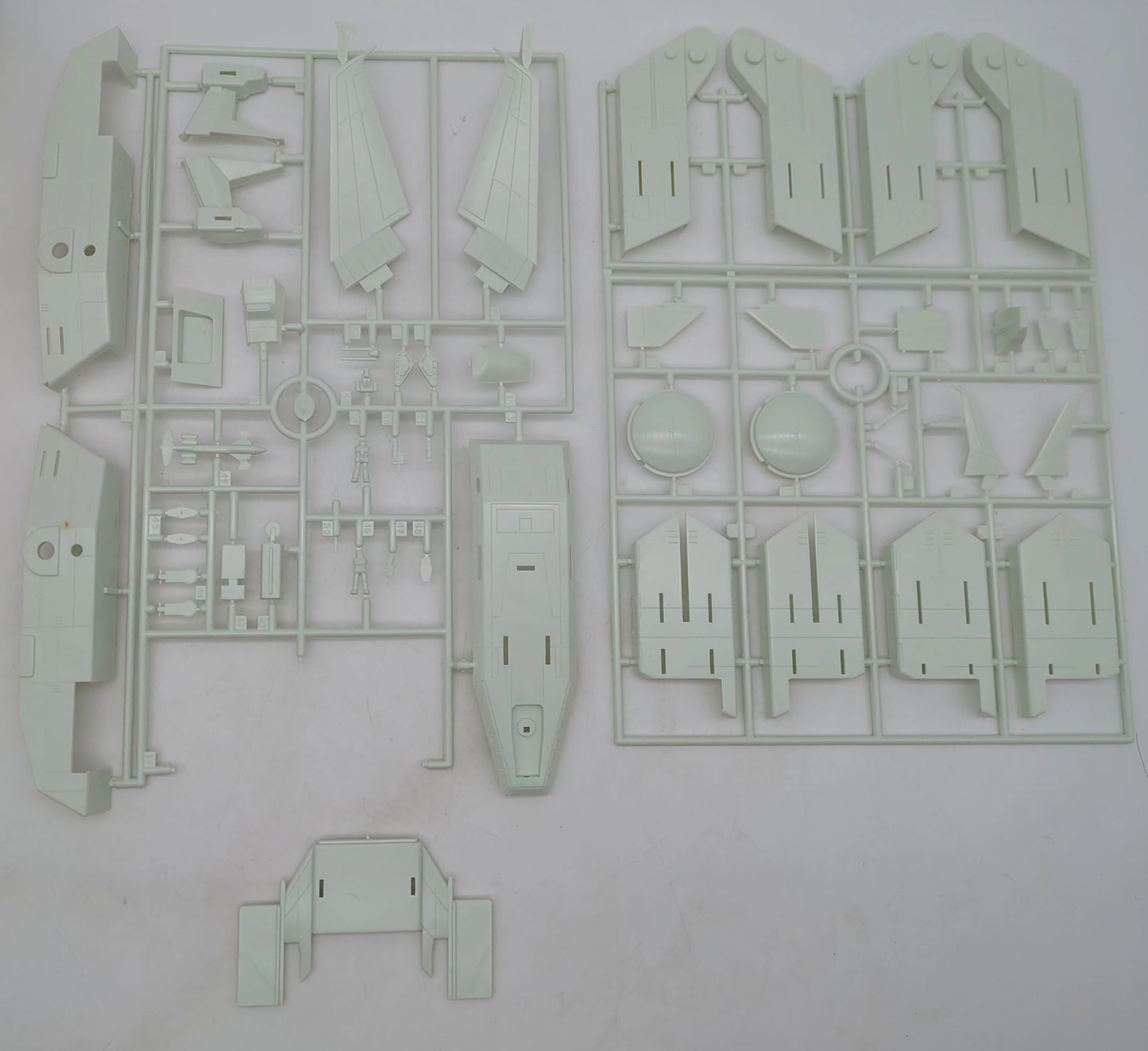 Bandai (Banzai Mark) 1/1200 Mobile Suit Gundam White Base / No JAN / August 1982, TO Edition