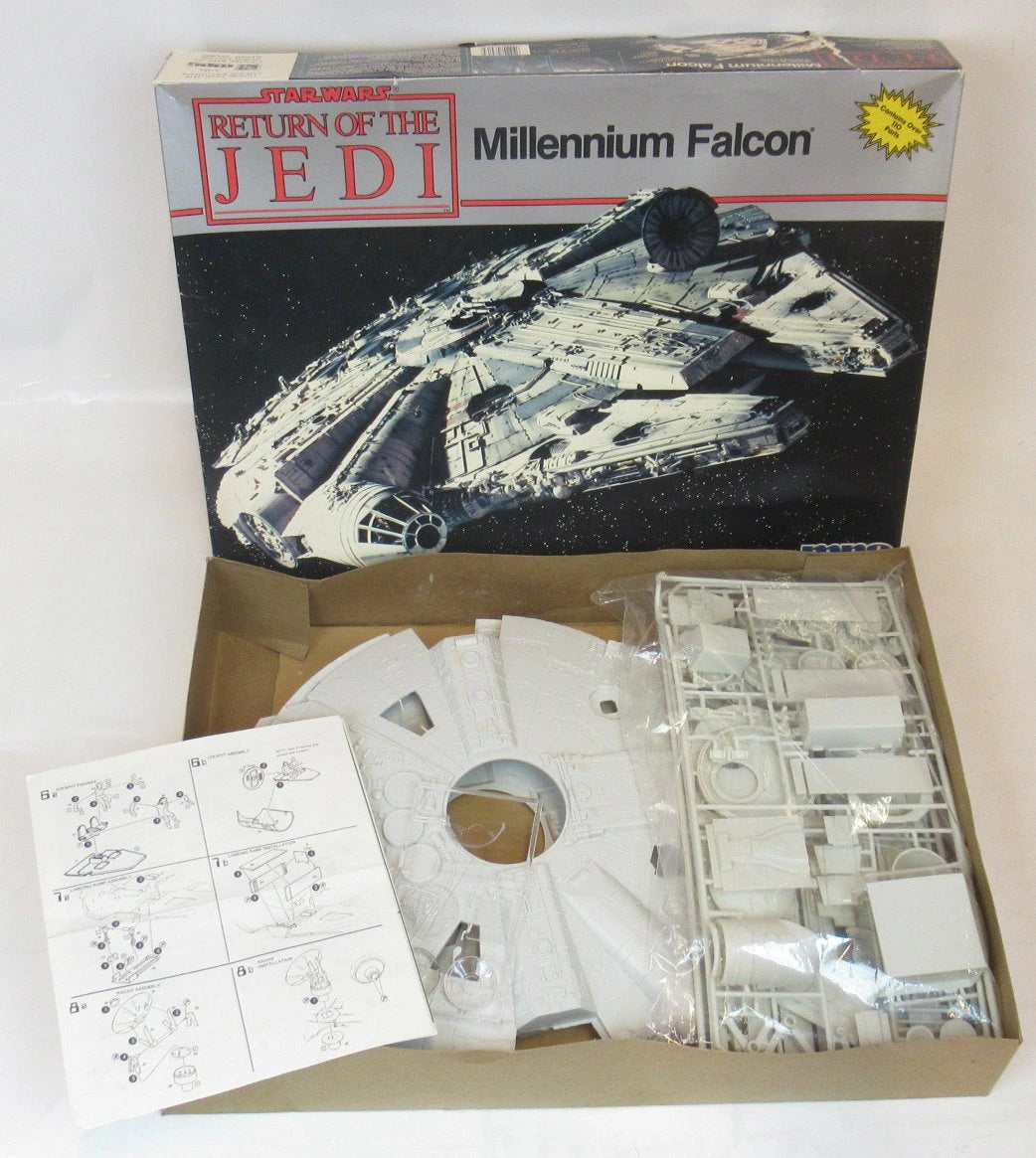 MPC SCALE MODEL KIT MILLENNIUM FALCON 8917