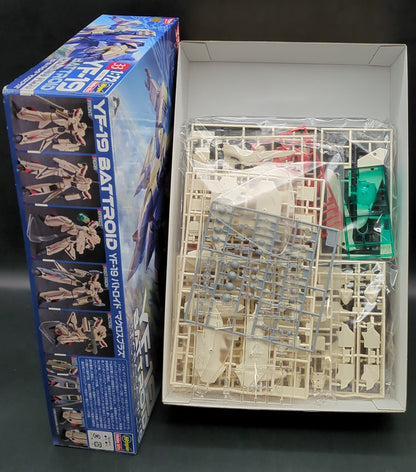 Hasegawa YF-19 Battroid `Macross Plus`