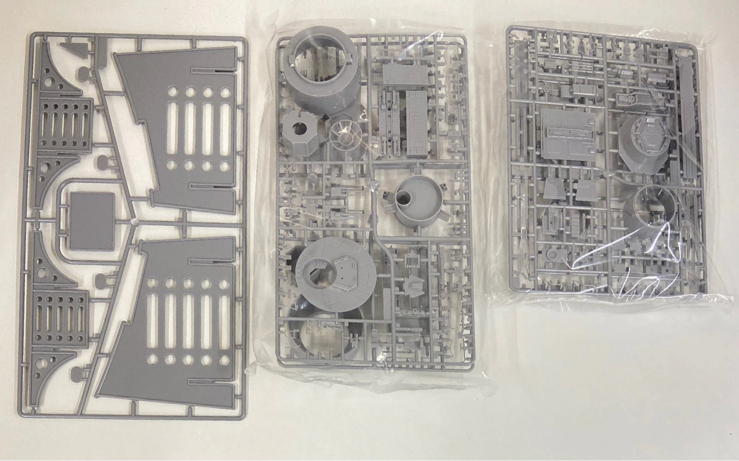 FINE MOLDS PLASTIC UNASSEMBLED MODEL KIT MILLENIUM FALCON 1/72 SCALE