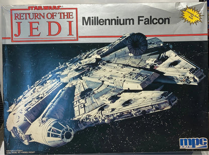 mpc SCALE MODEL KIT MILLENNIUM FALCON 8917