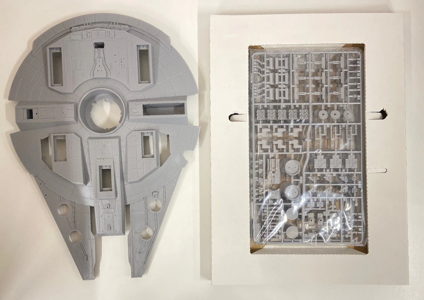 FINE MOLDS PLASTIC UNASSEMBLED MODEL KIT MILLENIUM FALCON 1/72 SCALE
