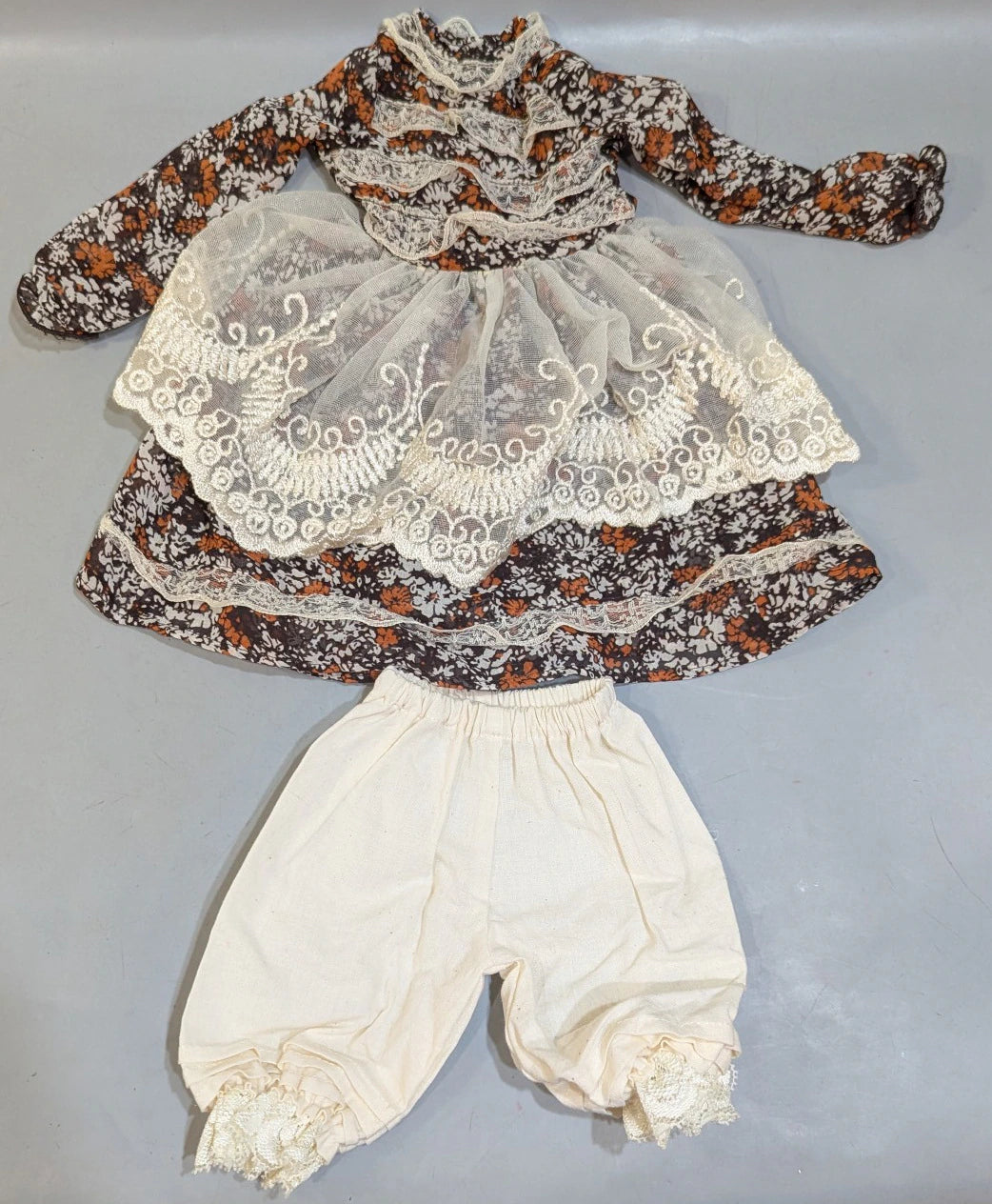 Doll outfit, SD size, apron dress, floral pattern, black.