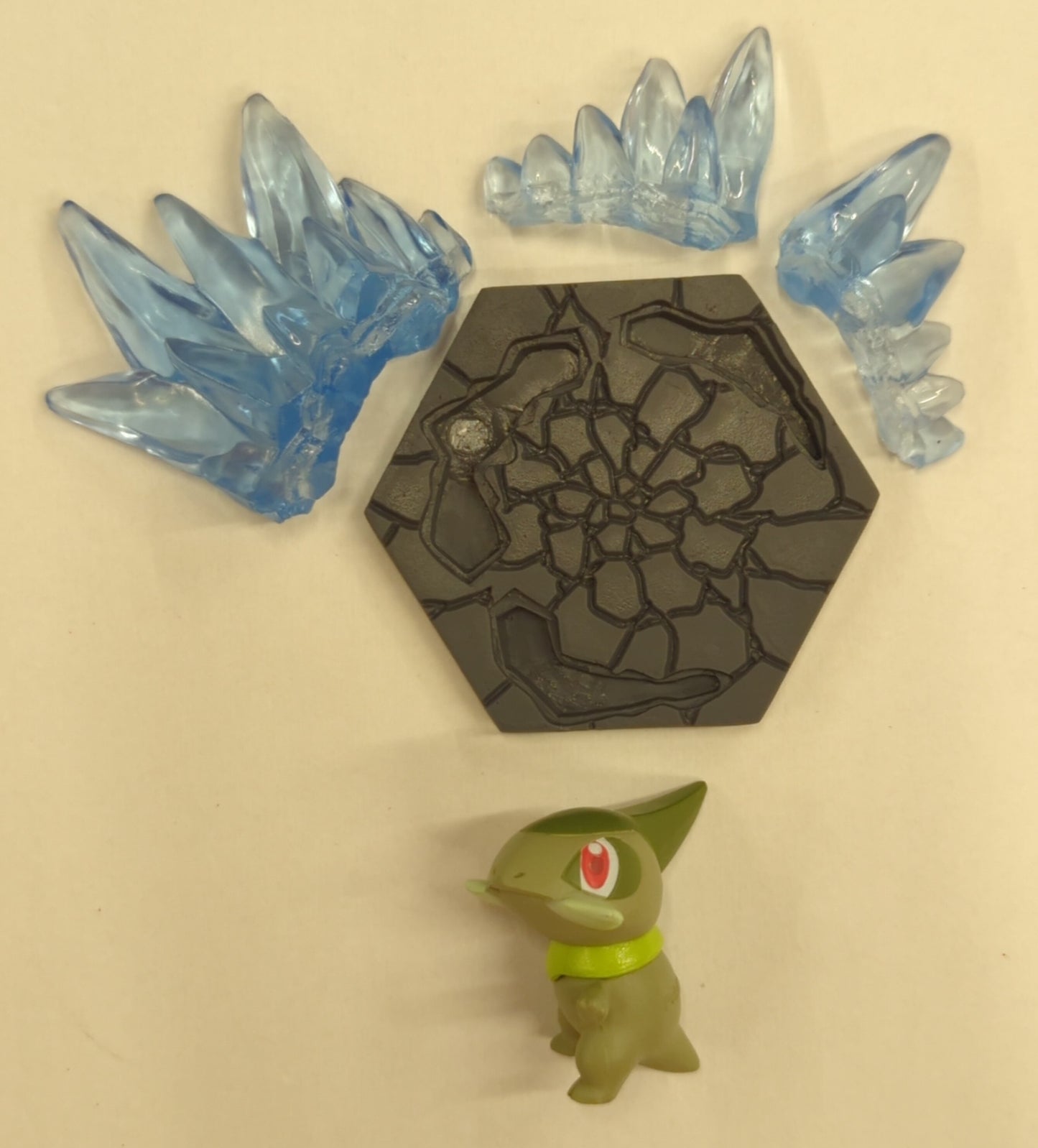 Takara Tomy Arts Pokemon Diorama Collect Dark & Dragon Pokemon Axew