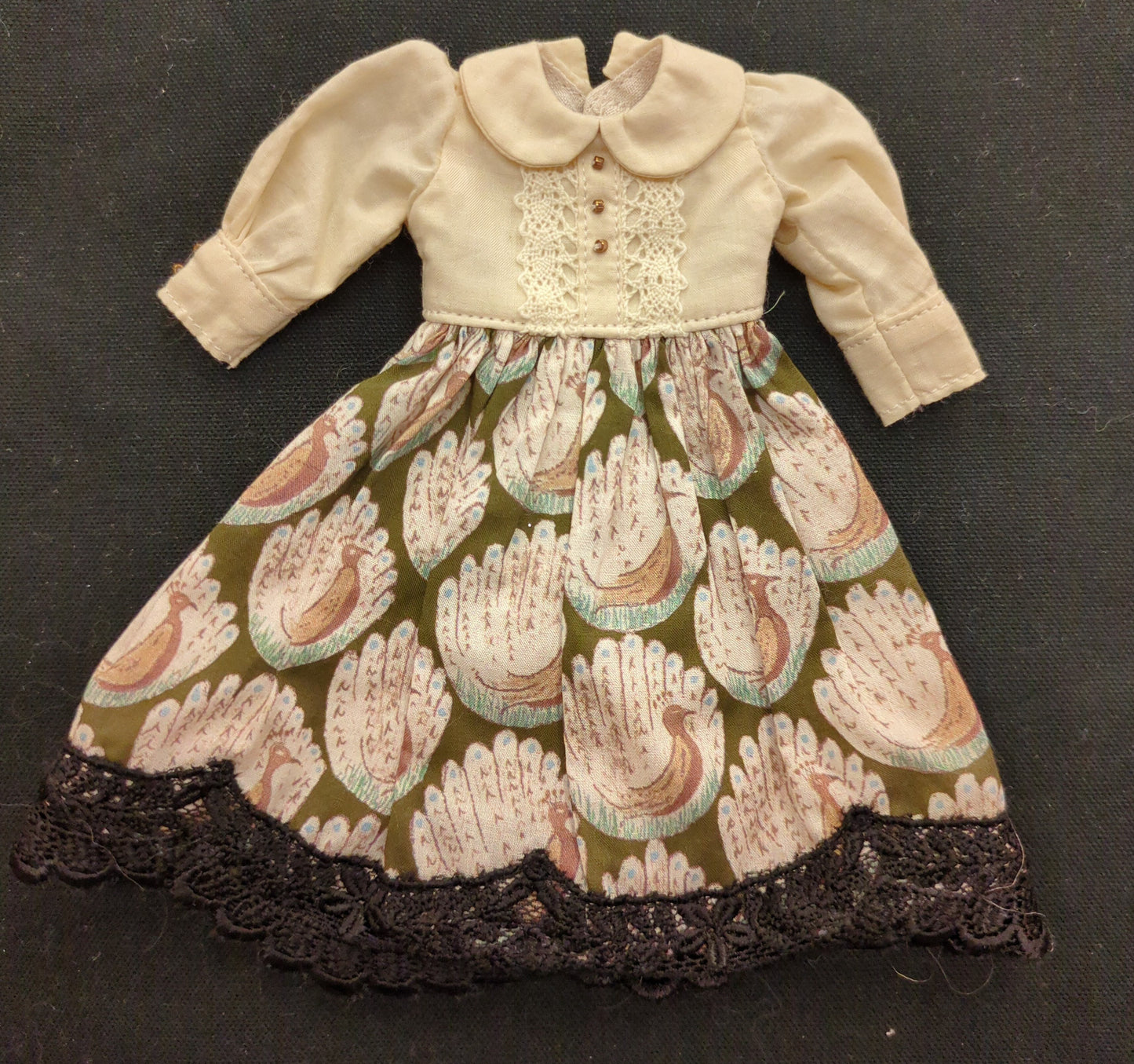 Tenue de poupée, taille 22cm (pour Licca, Neo Blythe, etc.), robe une pièce, marron crème, motif oiseaux, dentelle.