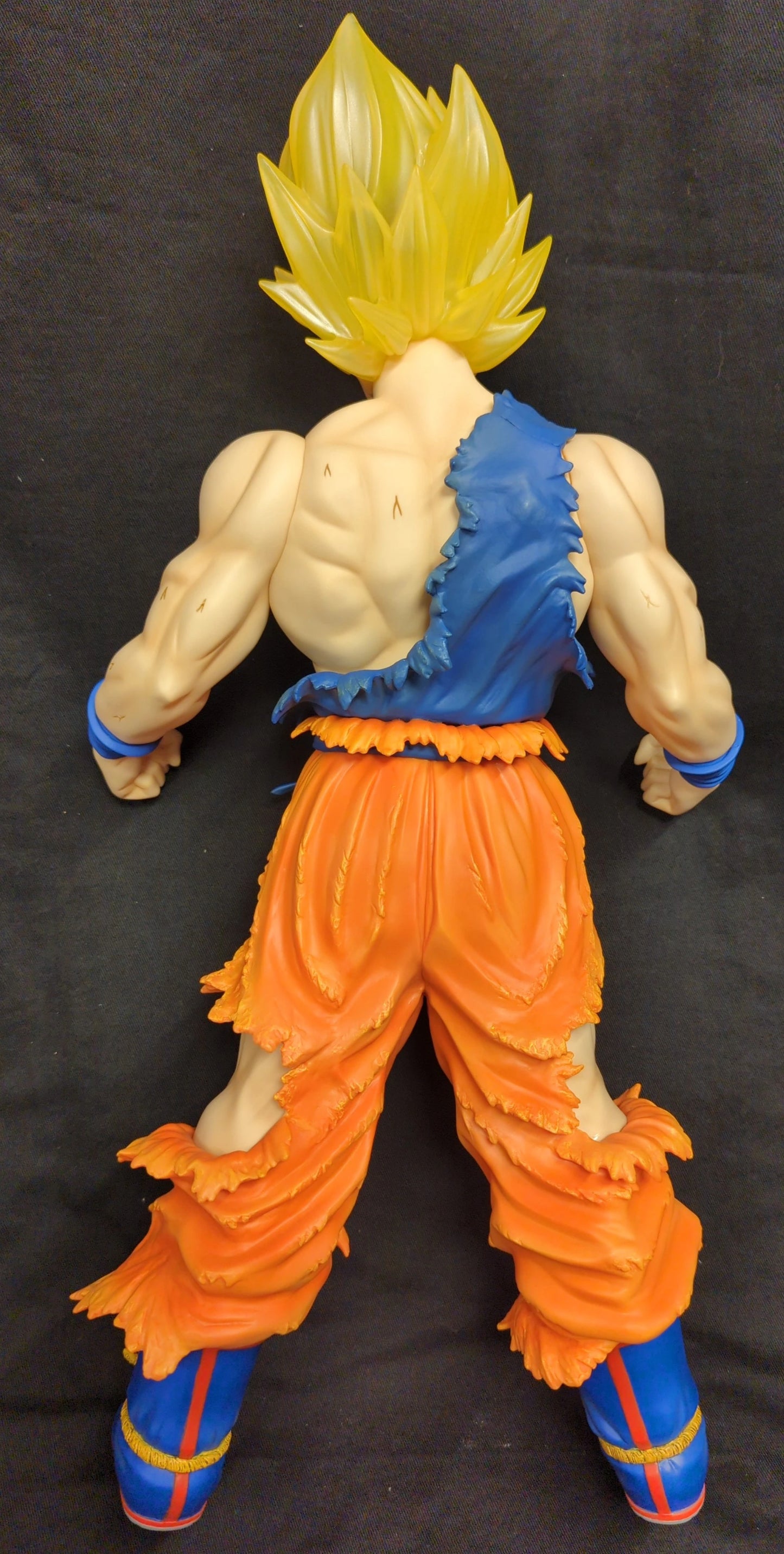 X-Plus Gigantic Series Super-Saiyan Son Goku Damage Ver. Versione Capelli Trasparenti
