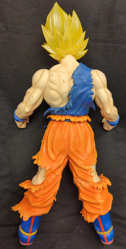 X-Plus Gigantic Series Super-Saiyan Son Goku Damage Ver. Versione Capelli Trasparenti