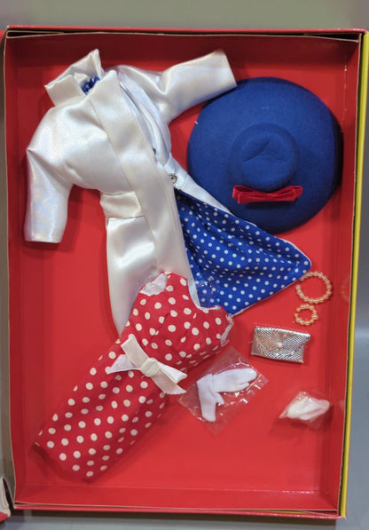 Hamilton Toy Vintage CANDI 12" Modepuppen-Outfit: Weißer Mantel und rotes Polka Dot-Kleid