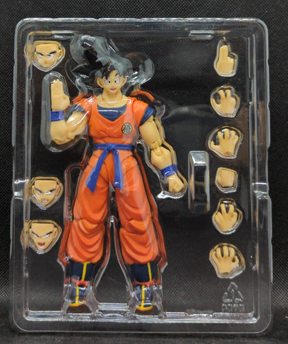 Bandai SH Figuarts Dragon Ball Z Son Goku -Saiyan raised on Earth-