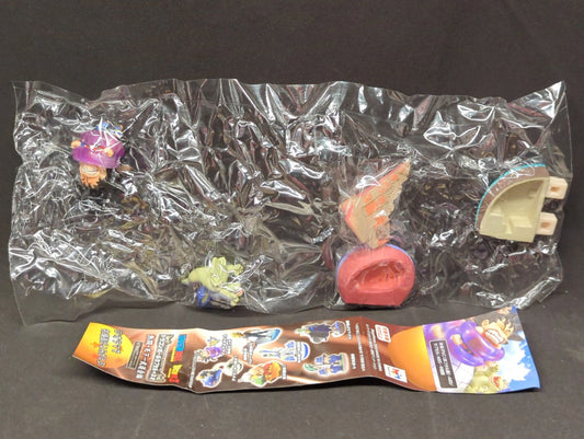 Megahouse DB Capsule Neo 17/Fierce Battle: Tenkaichi Budokai Edition Dragon Ball Goku in a pinch with Gurgur Gum Color