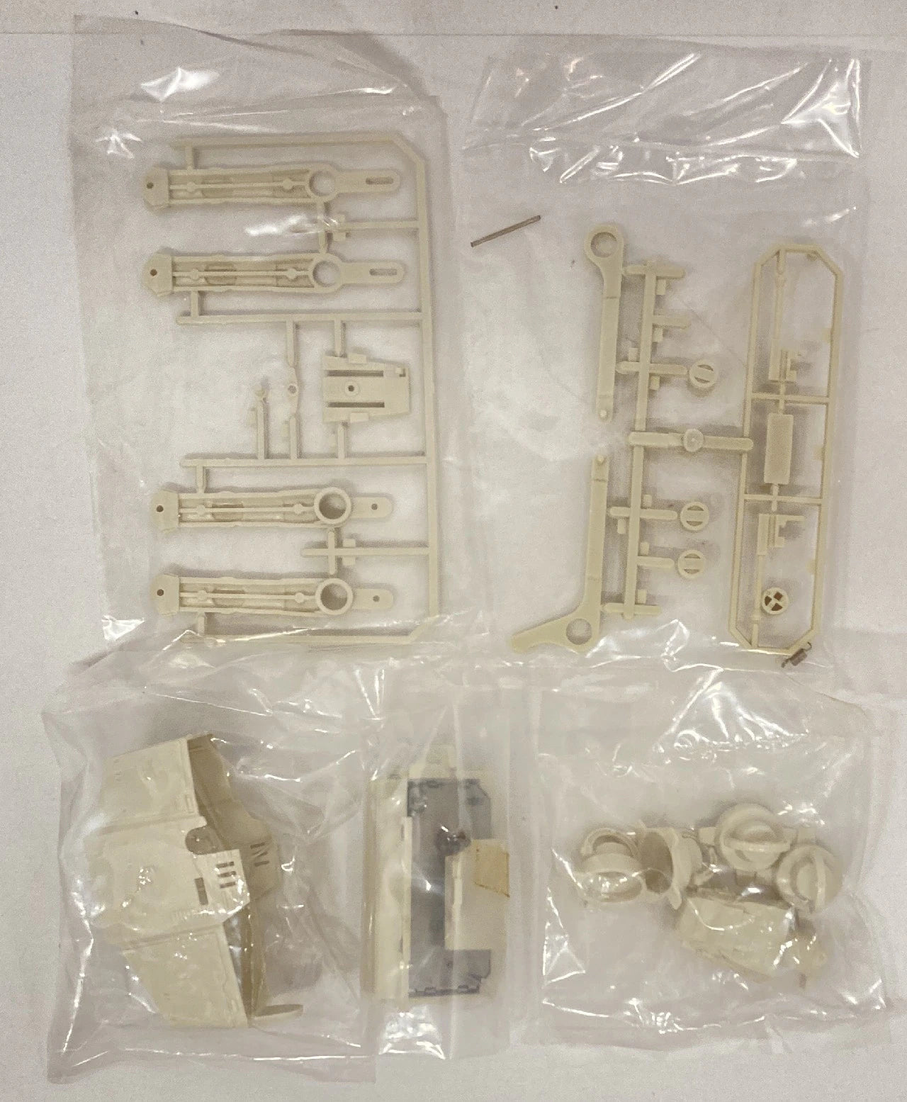 MPC STRUCTORS / ACTION WALKERS STAR WARS AT-AT (ALL TERRAIN ARMORED TRANSPORT)
