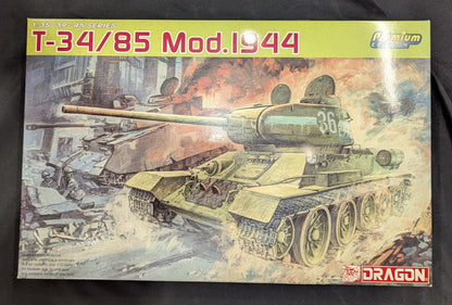 Dragon / Hasegawa 1/35 '39 -'45series T-34/85 Mod.1944 6319
