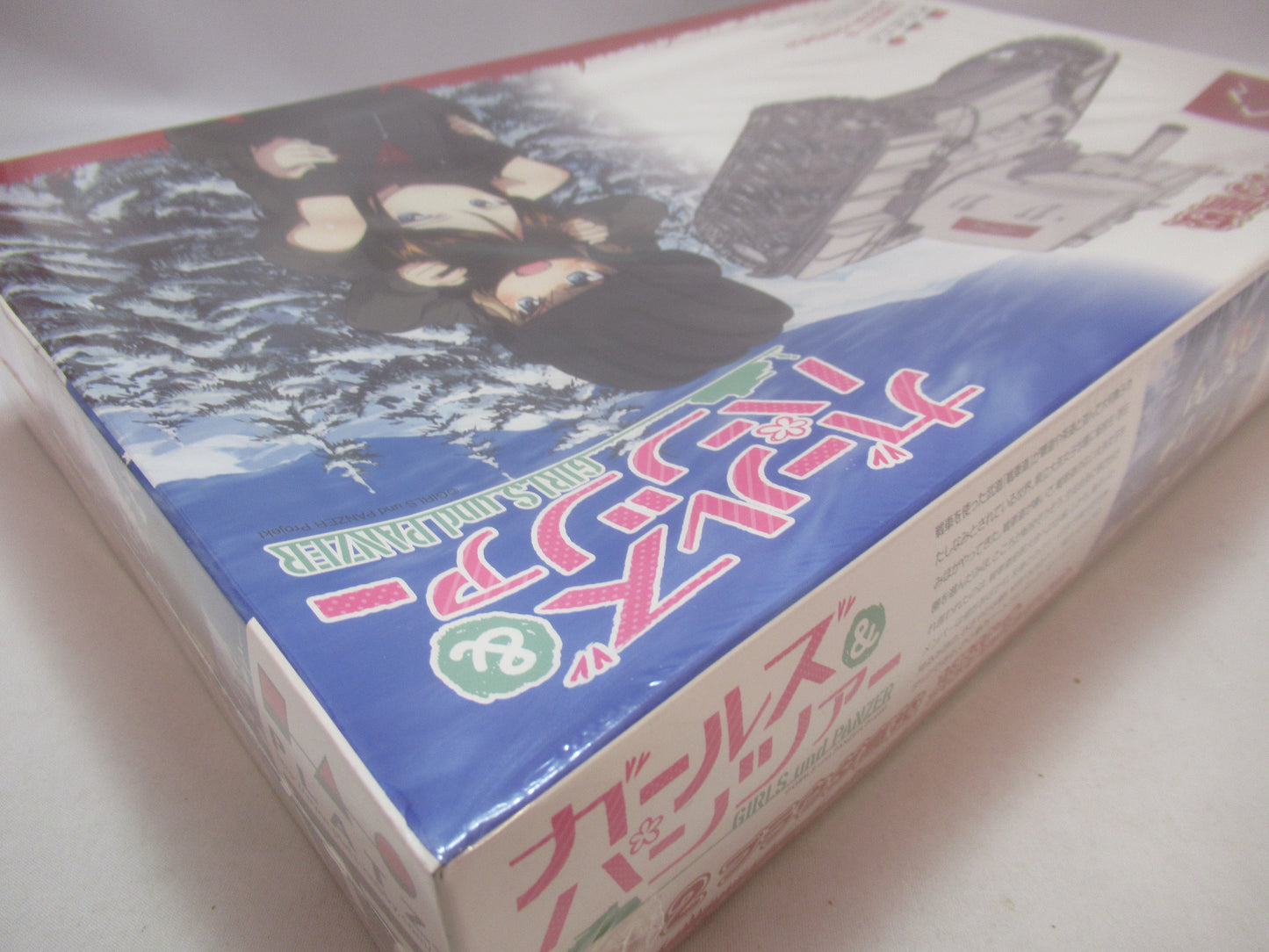 Platz 1/35 GIRLS und PANZER KV-2 Pravda High School GP-17