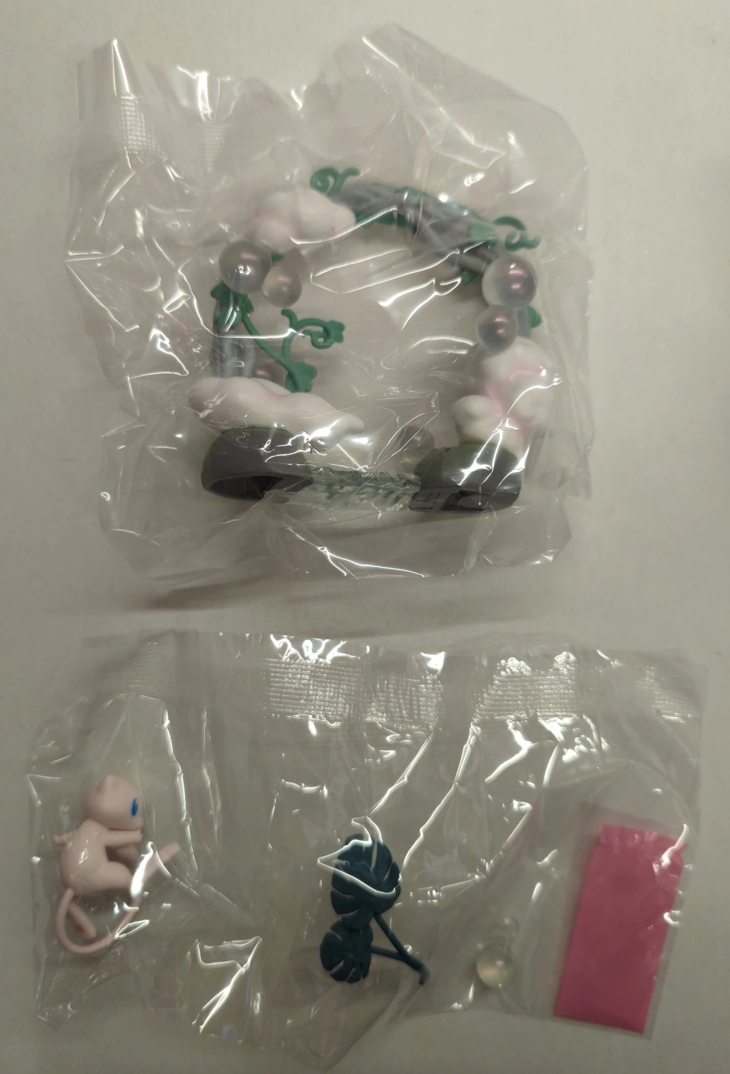 Re-Ment Circular Diorama Collection 2: Pokemon Mew 4