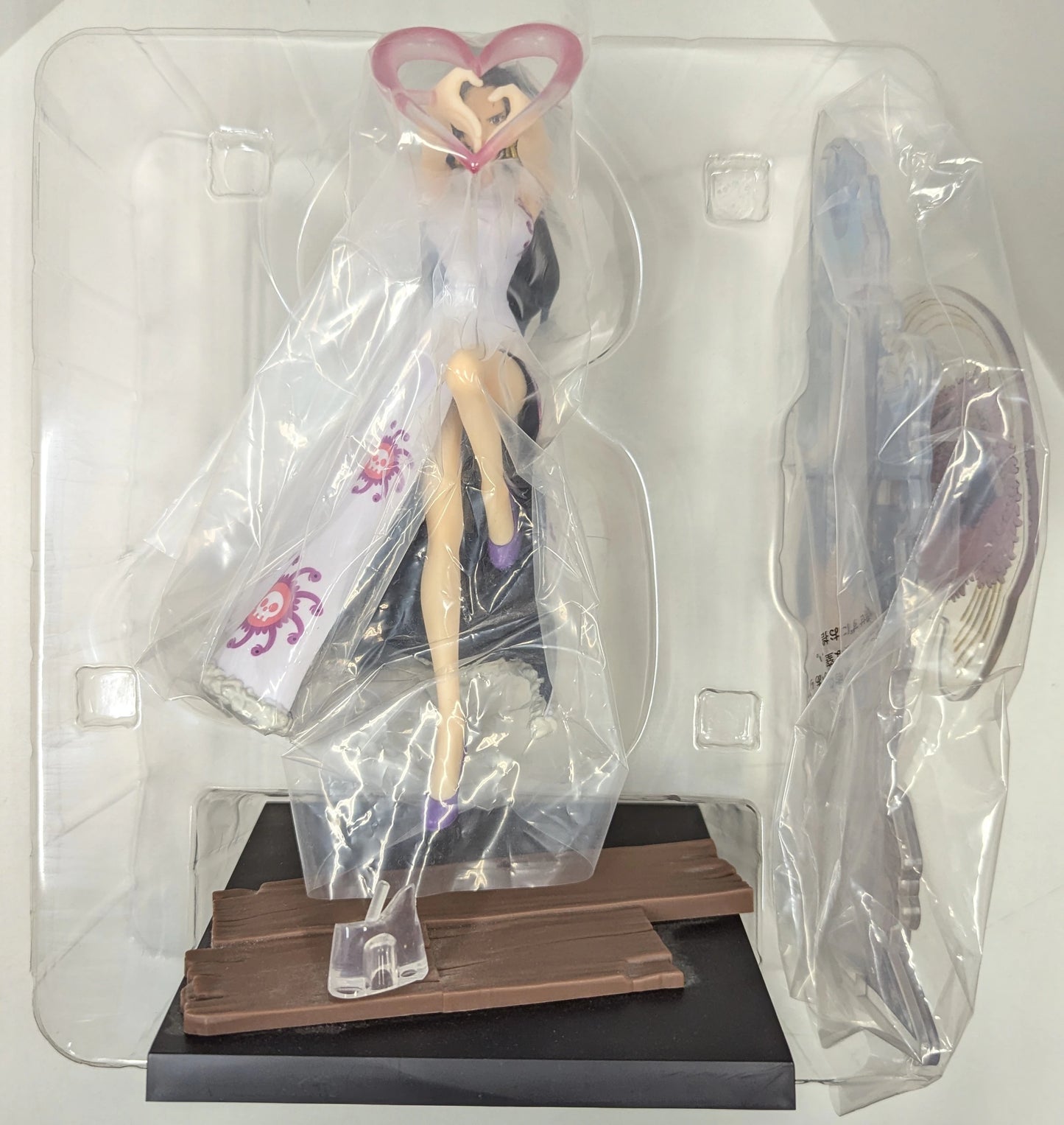 Bandai Spirits Ichiban Kuji One Piece WT100 Commemorative Eiichiro Oda New Illustration of the Great Pirates' 100 Scenes E-Prize Boa Hancock Great Pirates' 100 Scenes Figure