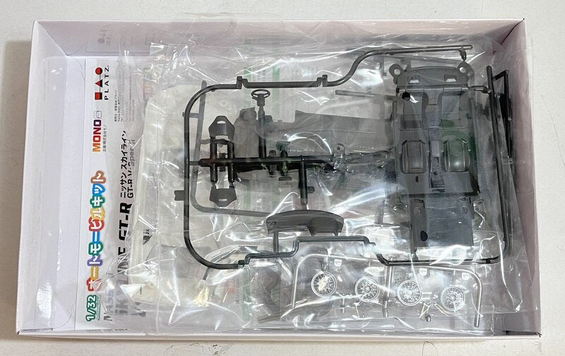 Kit per auto MONO in scala 1/32 Nissan Skyline GT-R V Spec II Crystal White MN05