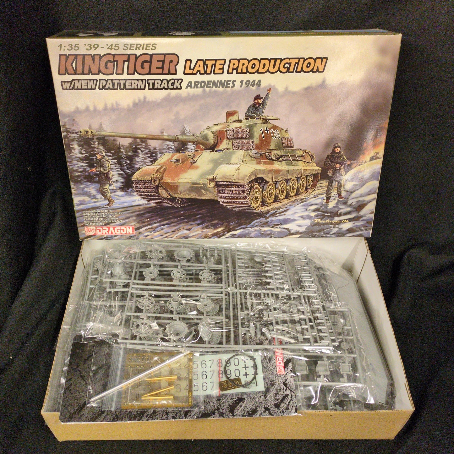 Dragon 1/35 '39-'45 series KINGTIGER LATE PRODUCTION w/New PATTERN TRACK 1944 6232